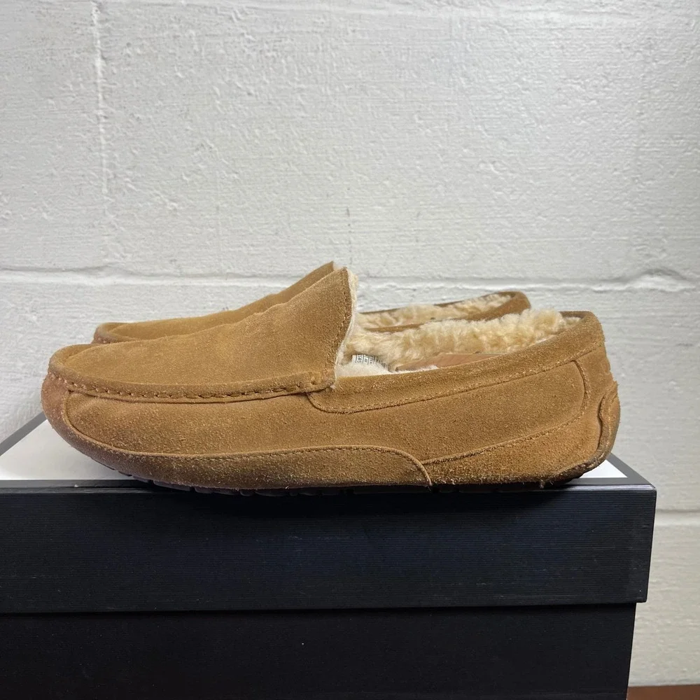 UGG Australia Ascot Brown Suede Shearling Moccasin‎ Slippers Men's 11 US/10 UK